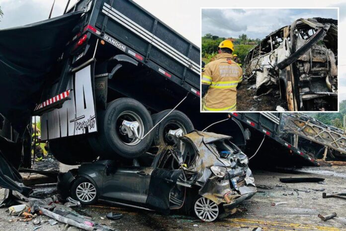 22 people die in a crash between a passenger bus and a truck in Brazil