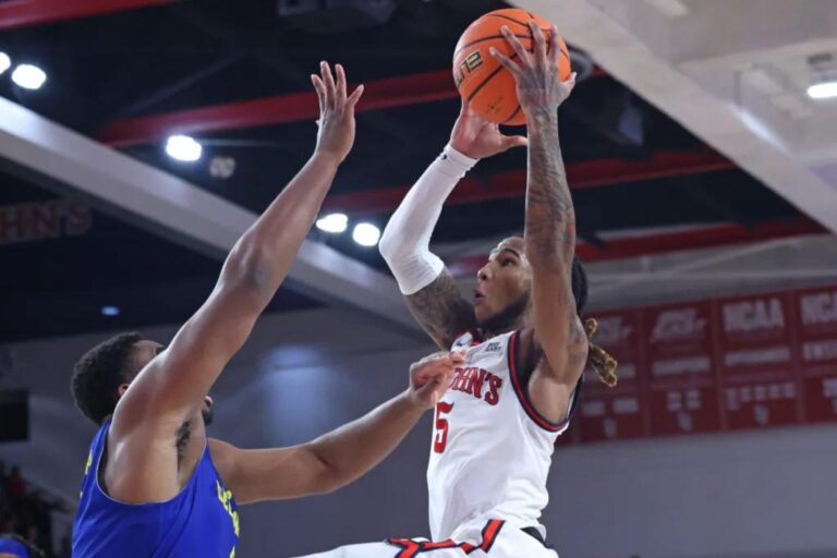 St. John's uses balanced attack to rip Delaware for sixth straight win